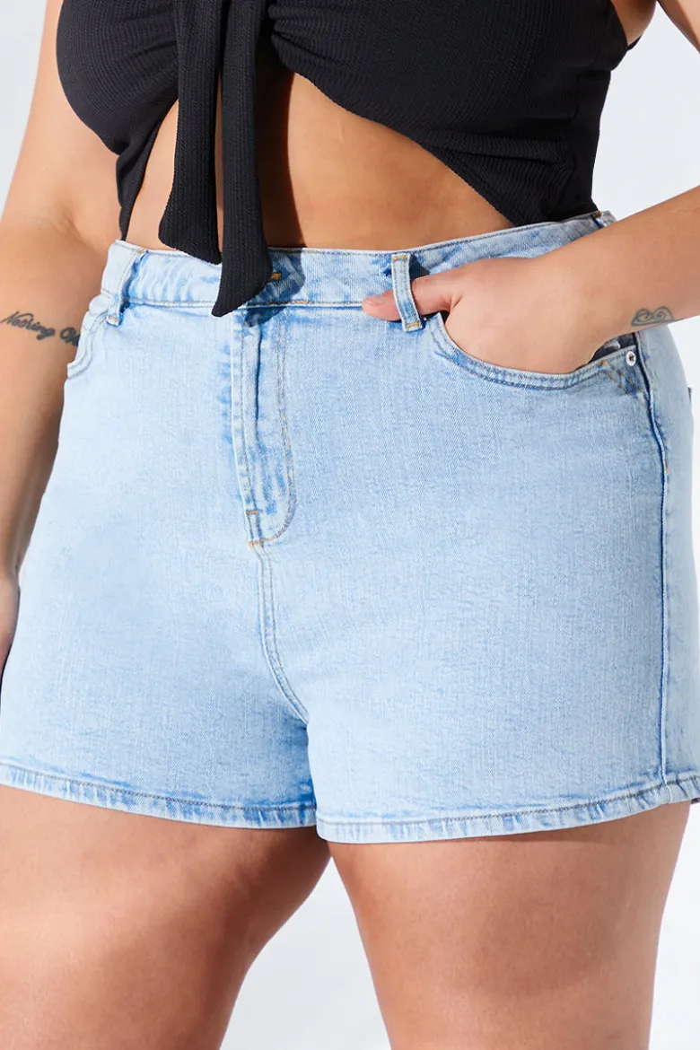 Light Wash Denim Mom Short