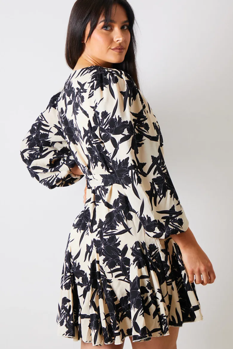 V Neck Balloon Sleeve Godet Mini Dress